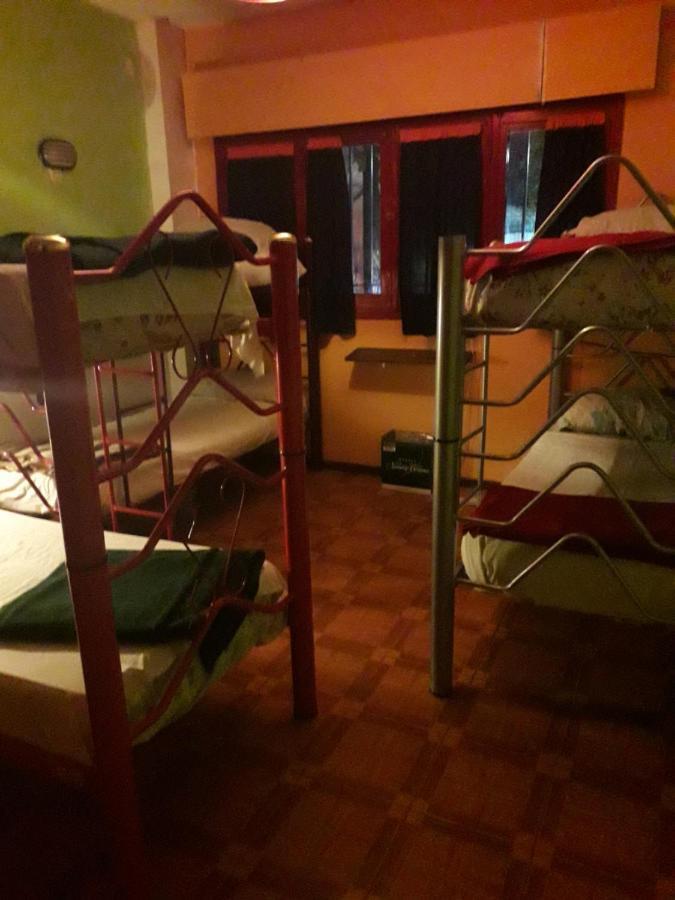Campo Base Youth Hostel Мендоса Экстерьер фото